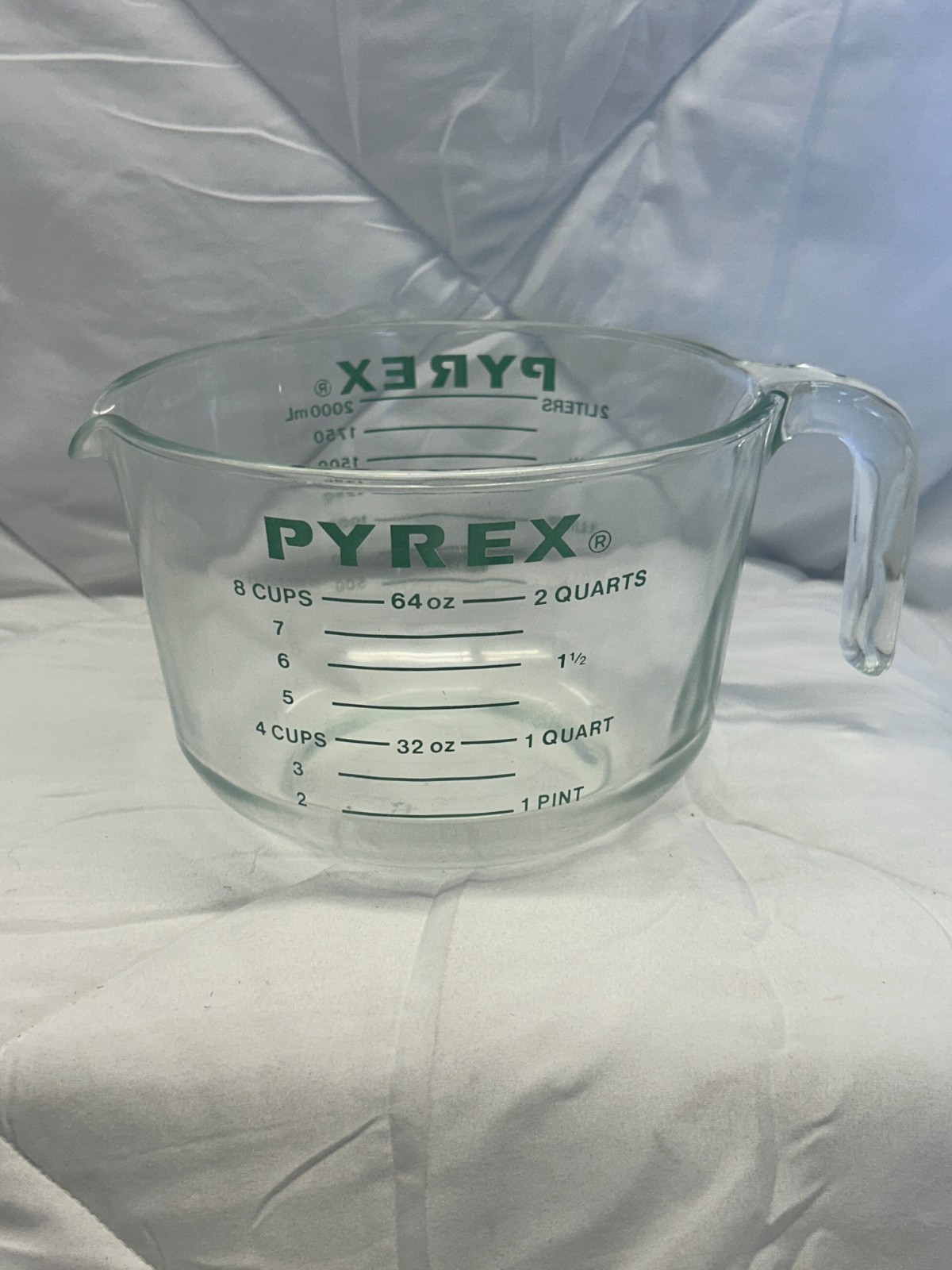 RARE GLASS Vintage PYREX 8 CUP/2 LITERS Measuring Cup GREEN Letters USA NO. 564