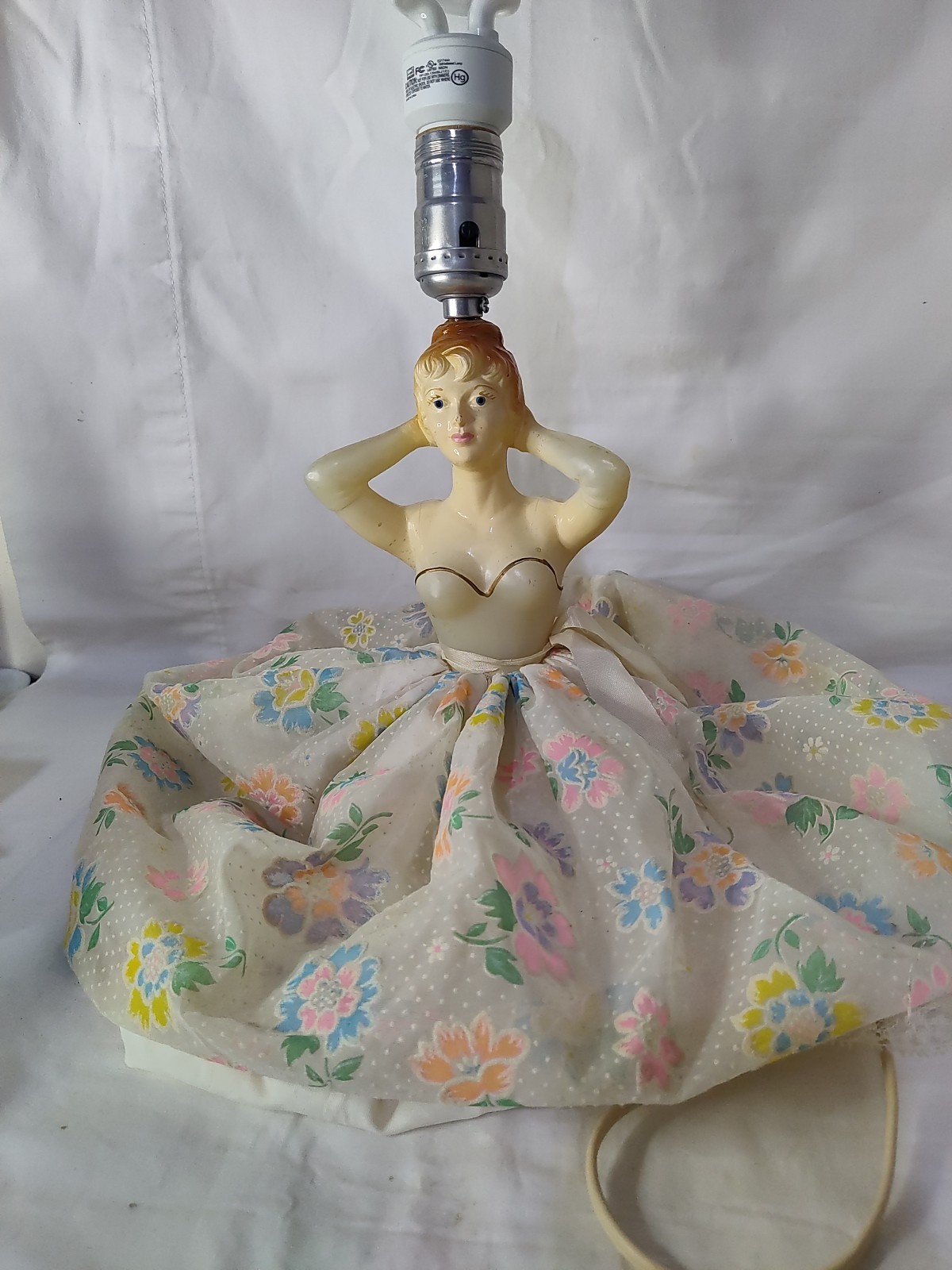 Underwriters Laboratories Portable Lamp Lady Female Pin Up Style Pose Vtg