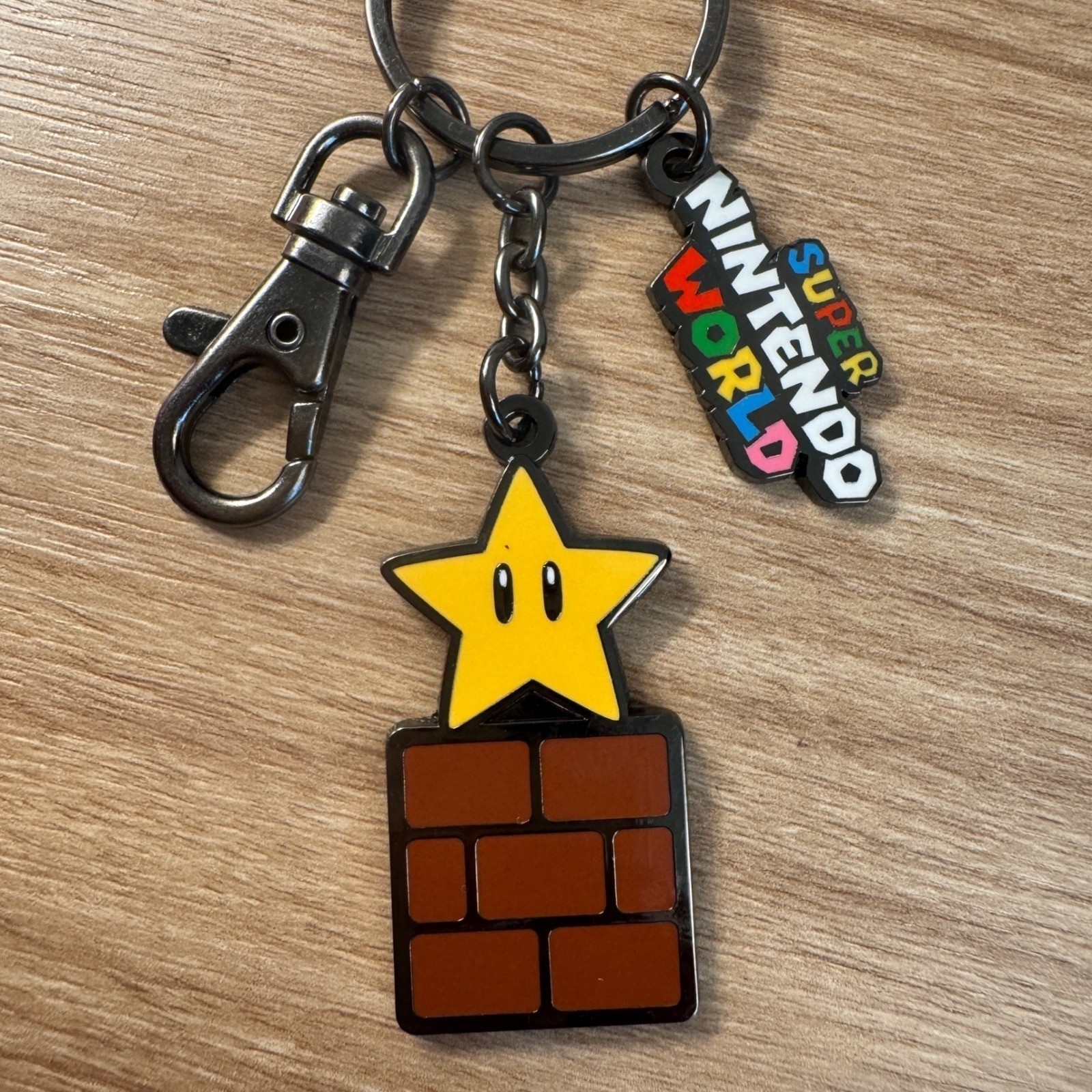 Super Nintendo World Universal Studios Mario Star Brick Enamel Keychain New