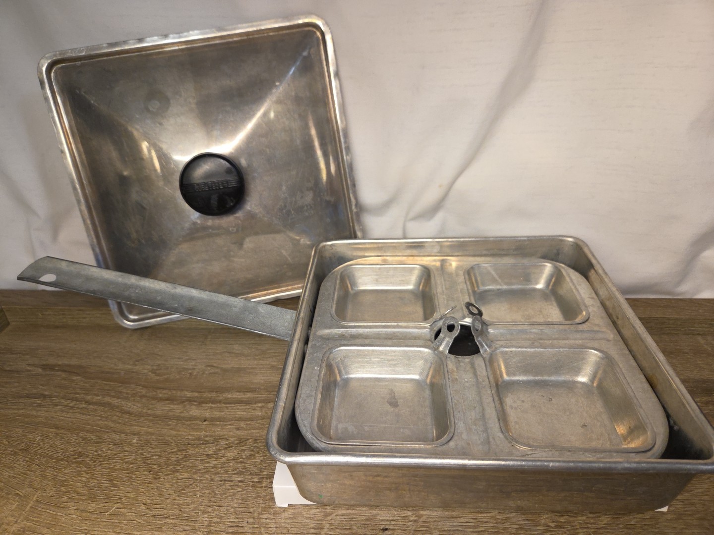 Vintage Mirro Square 4 Aluminum Egg Poacher 40’s – 50’s Bakelite Knob 5124M