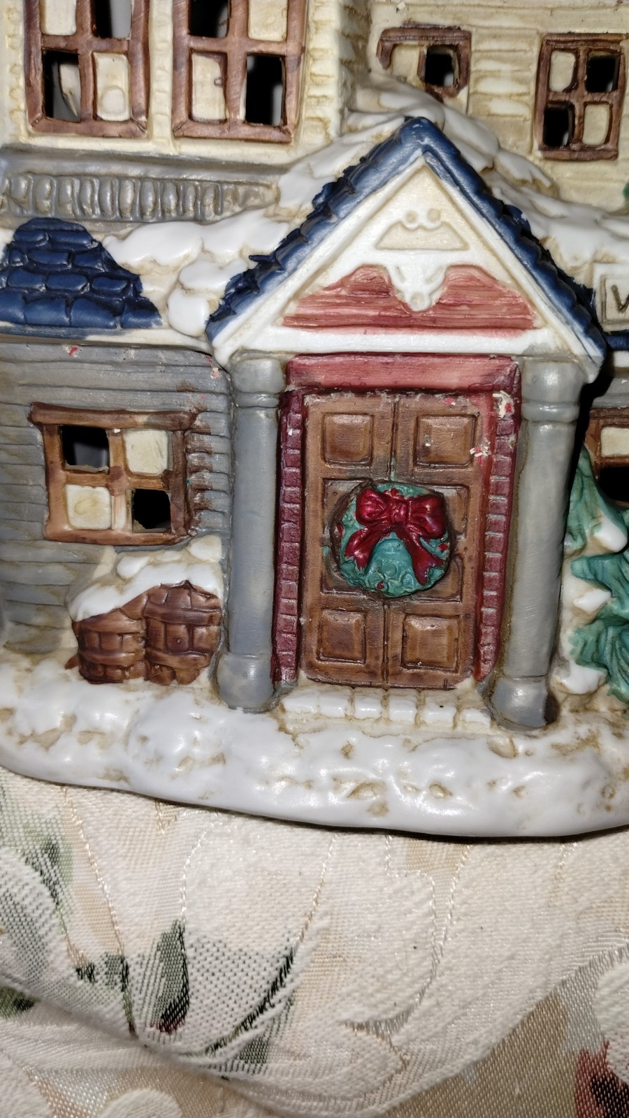 mervyns village square christmas village / Village Inn/ See Description