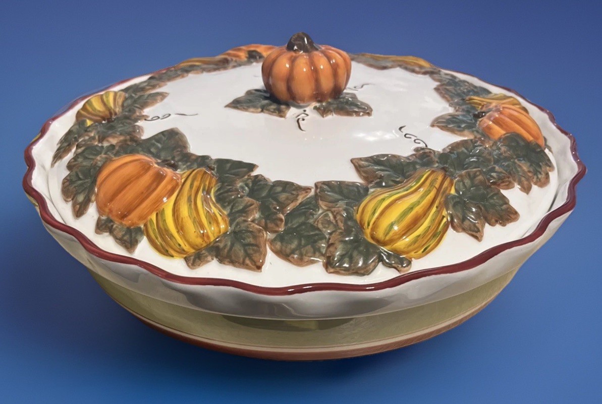 Style-Eyes by Baum Bros. Ceramic Pie Plates/Lid Carrier Pumpkin Squash Design