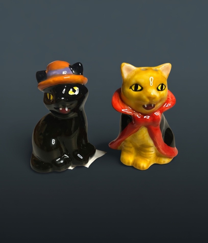 Cracker Barrel Black Cat Halloween Vampire Witch Mini Salt & Pepper Shaker Set