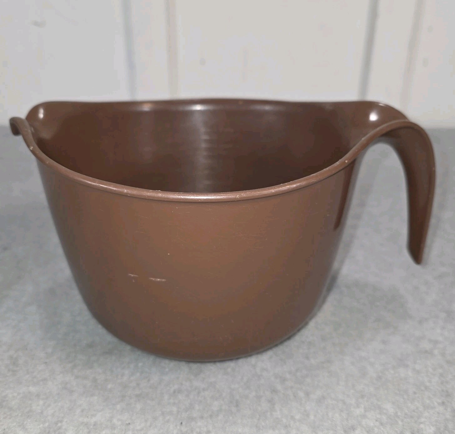 Vtg Rubbermaid 3 Qt 12 Cup Batter Bowl Grip N Mix Measuring Brown 2663 1