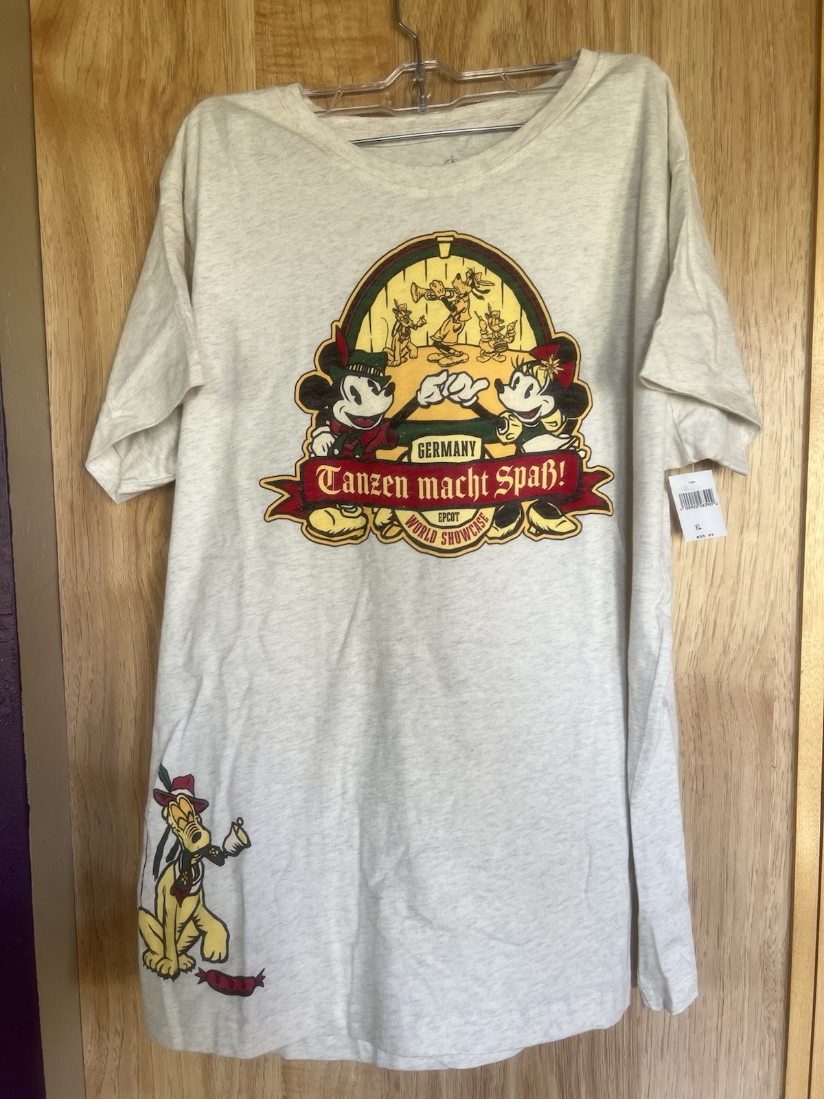 Disney Parks Epcot World Showcase Germany Mickey Minnie T-Shirt Women’s XL NEW