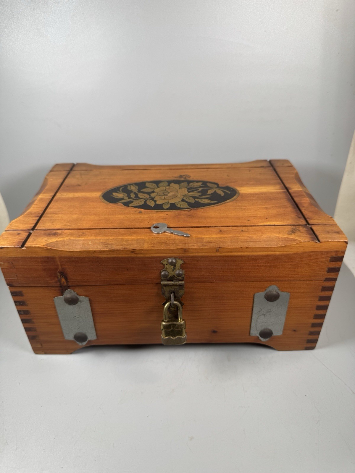 Vintage 1930s-1950s McGraw Box Co Cedar Jewelry Keepsake Box w/ Key Floral