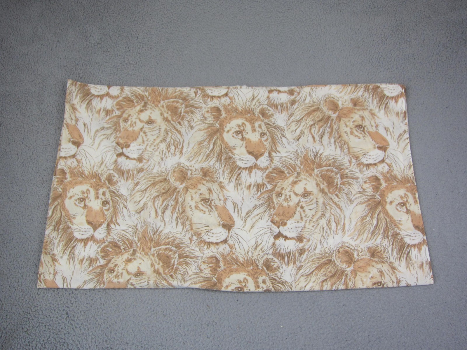 Vintage Lion Print Bedsheet King 91.5″x80″ Brown White Safari Animal Home Decor