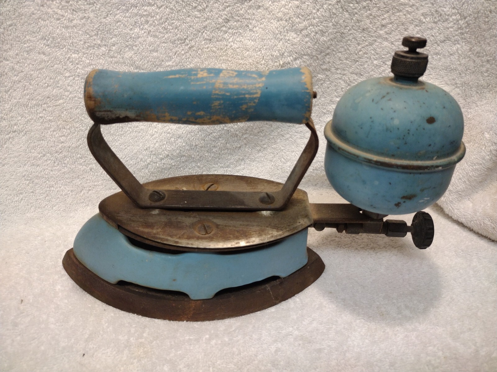 Vintage Coleman Instant – Lite model #4A Blue Enamel 1930s Gas Steam Iron