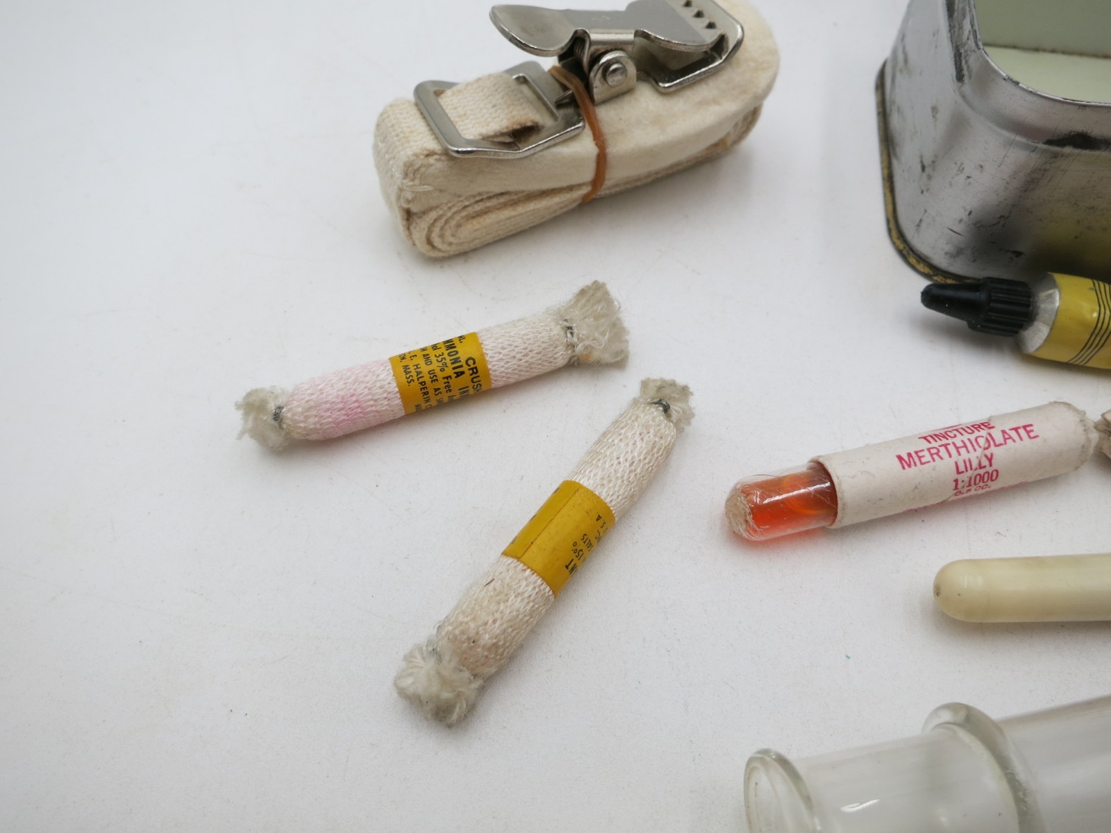 HALCO SNAKE BITE KIT FIRST AID POCKET KIT IN BOX COLLECTIBLE