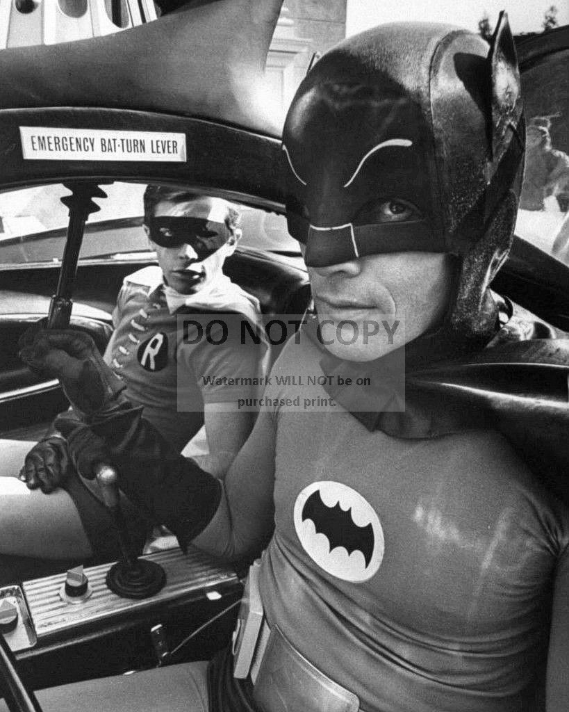 ADAM WEST & BURT WARD IN THE ABC TV SHOW “BATMAN” 8X10 PUBLICITY PHOTO (DA-581)