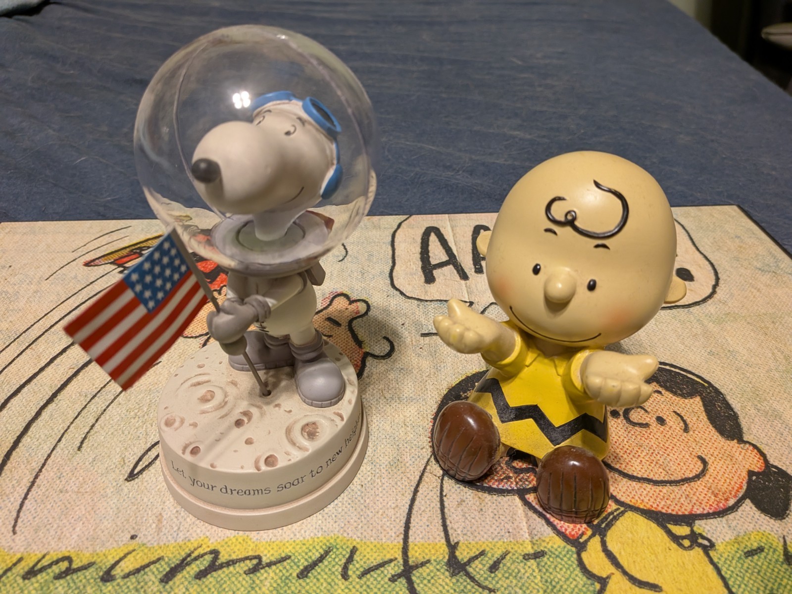 Hallmark Peanuts Gallery – Astronaut Snoopy and Charlie Brown glasses holder