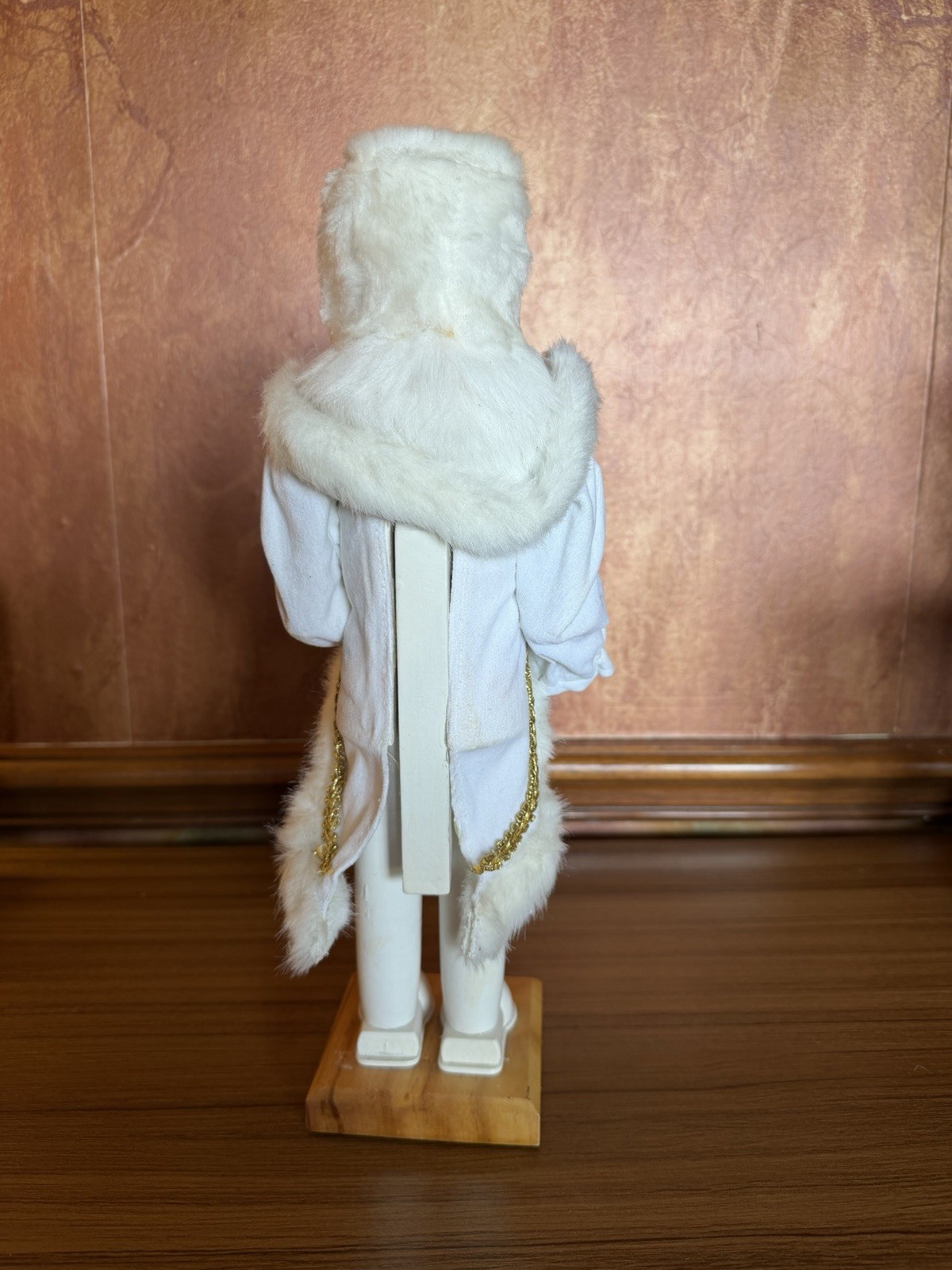 ST. NICHOLAS SQUARE 14″ Nutcracker “Spirit of Winter”