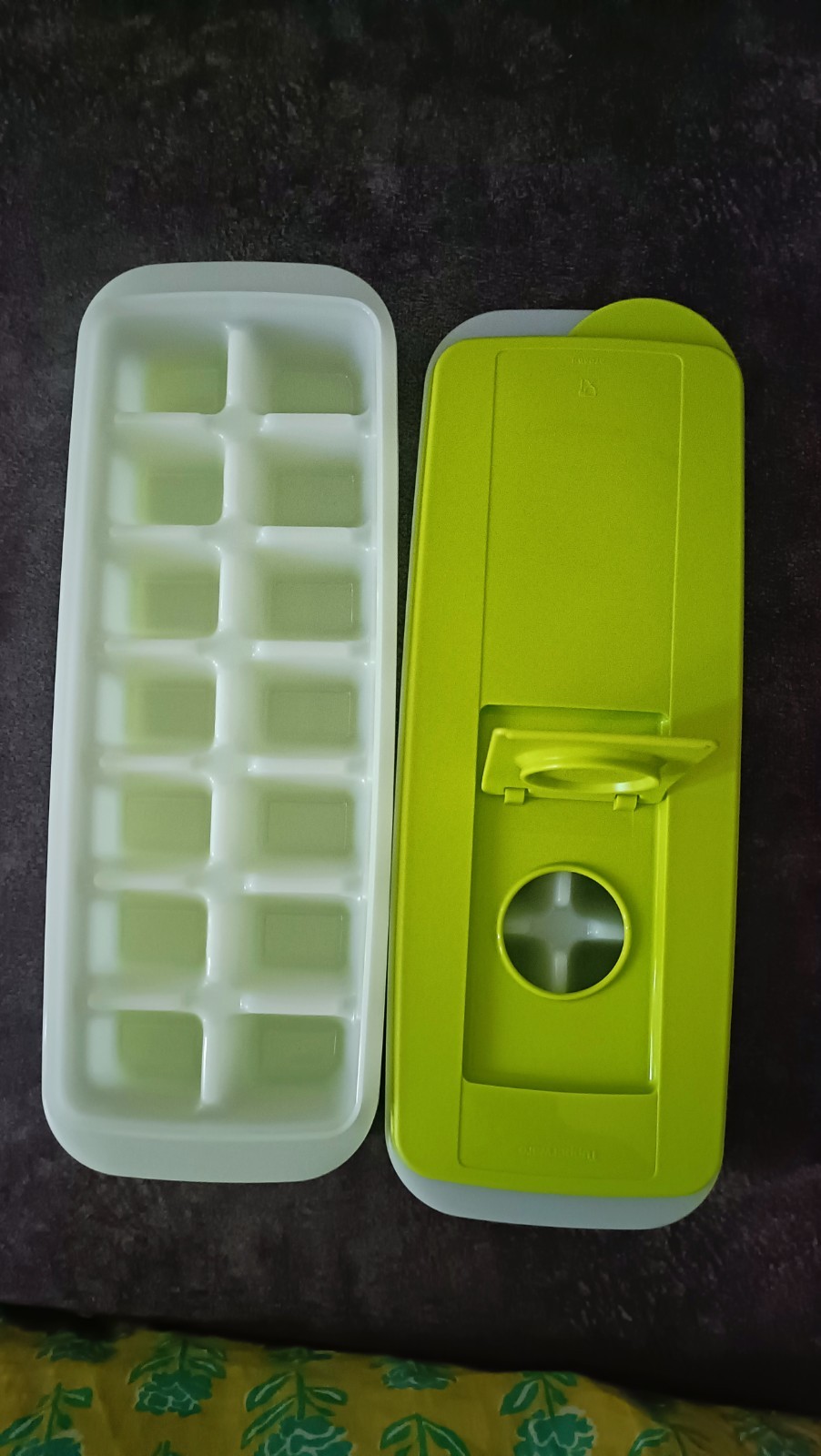 Tupperware 14 Ice Cube Tray Set With Lid