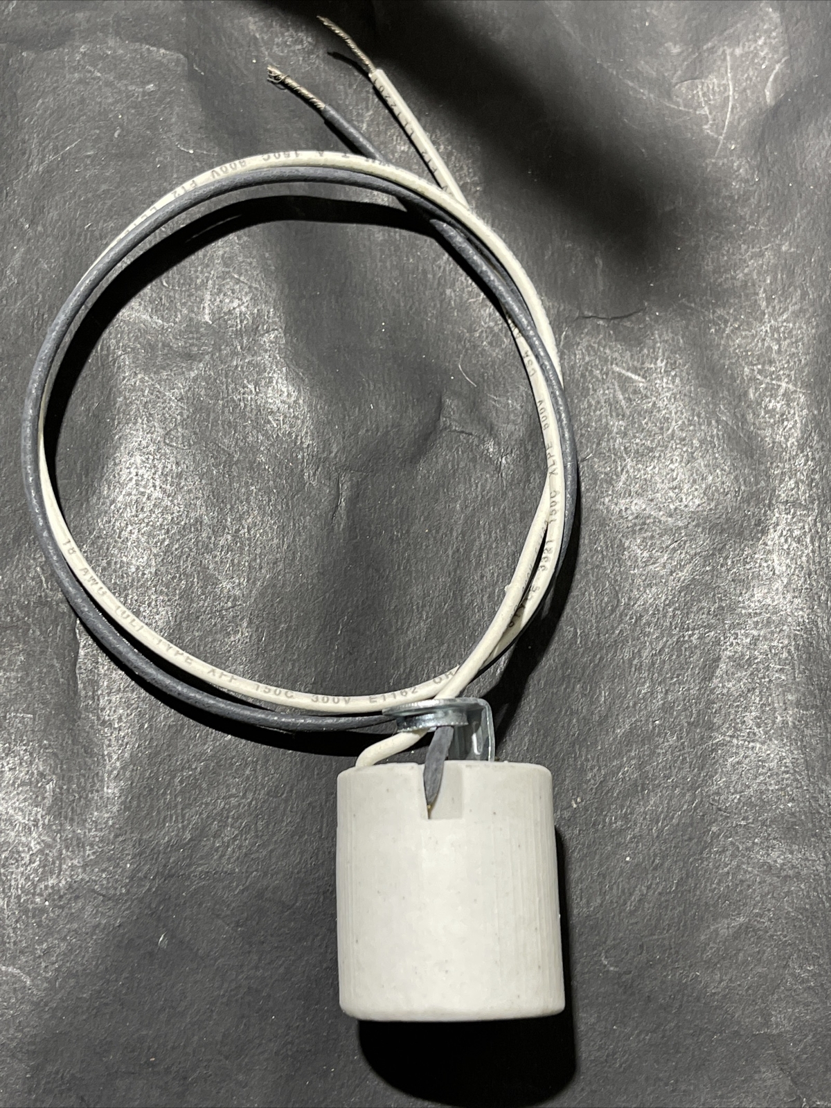 New Keyless Medium Base E26 Porcelain Socket With 18″ Lead Wires And Hickey