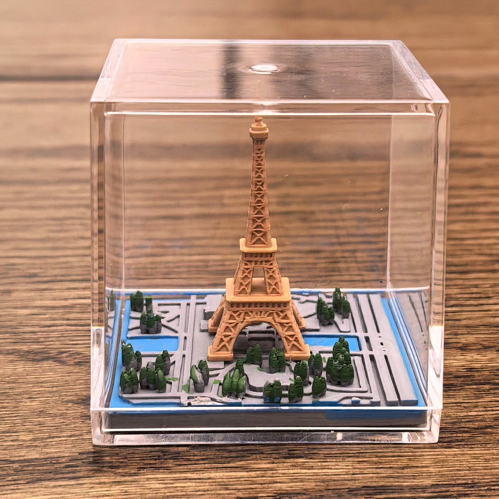 Eiffel Tower Paris Microlandscape Model – Iconic Landmark Scene Minature