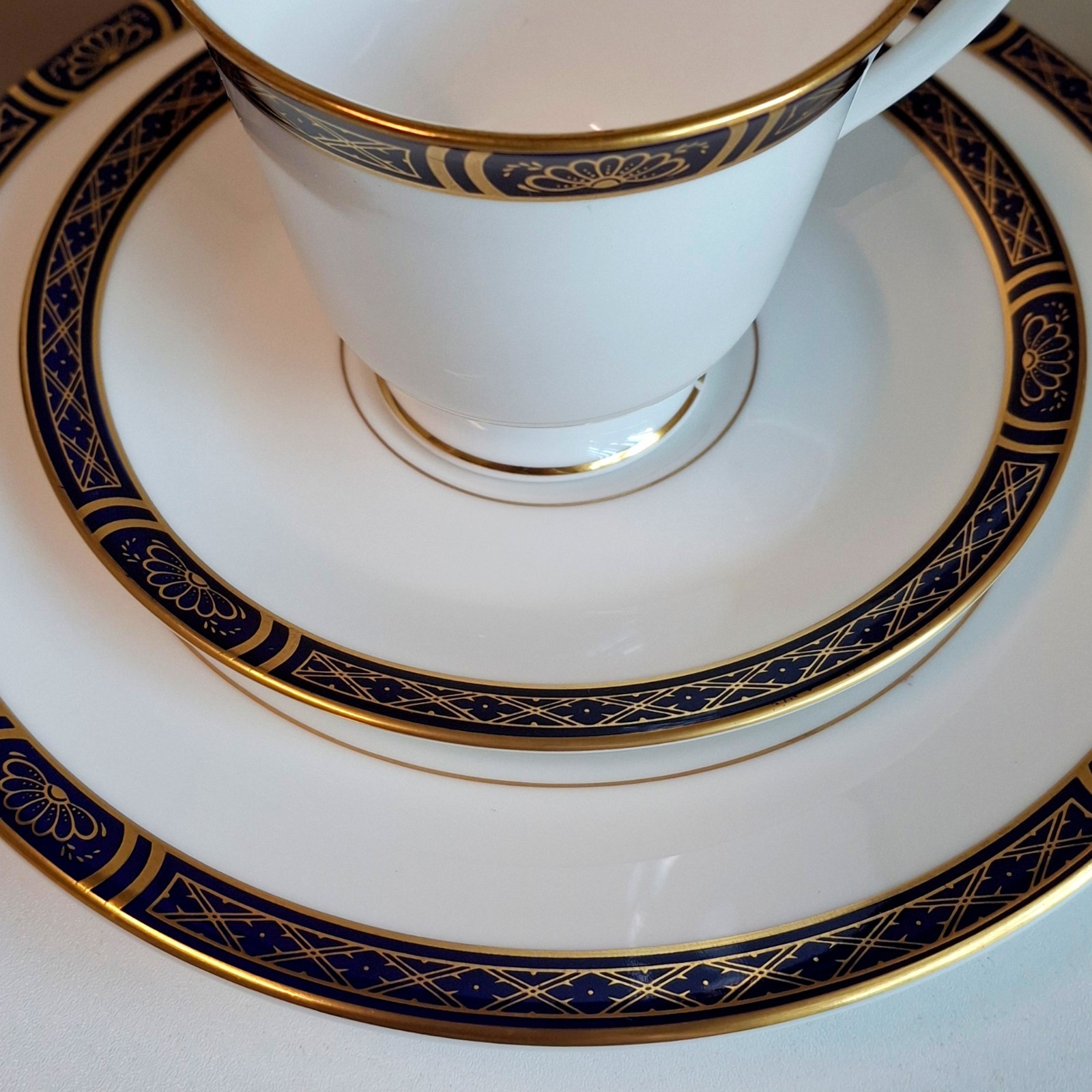 VTG Royal Worcester Mountbatten Cobalt Blue Gold Trim Cup , Saucer, Cake Plate