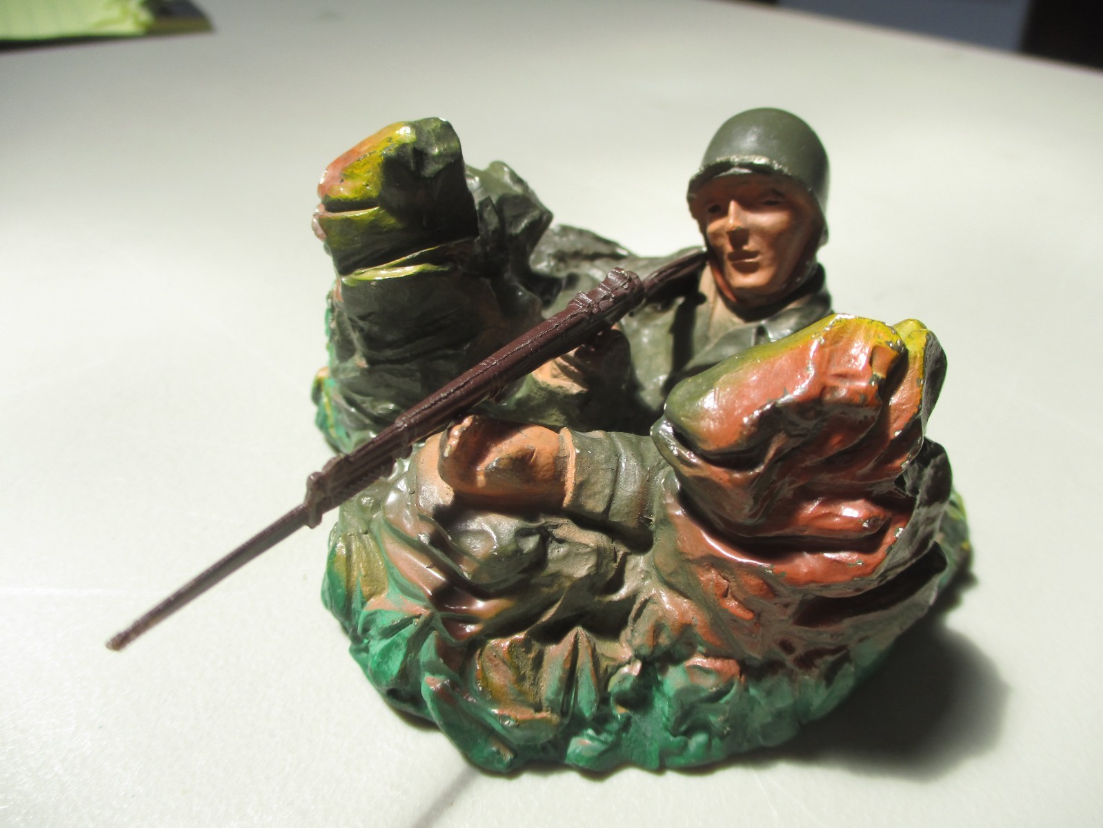 1950 J.H. MILLER CHALKWARE FOXHOLE GI w ROBERT MITCHUM LIKENESS & WOOLWORTH TAG!