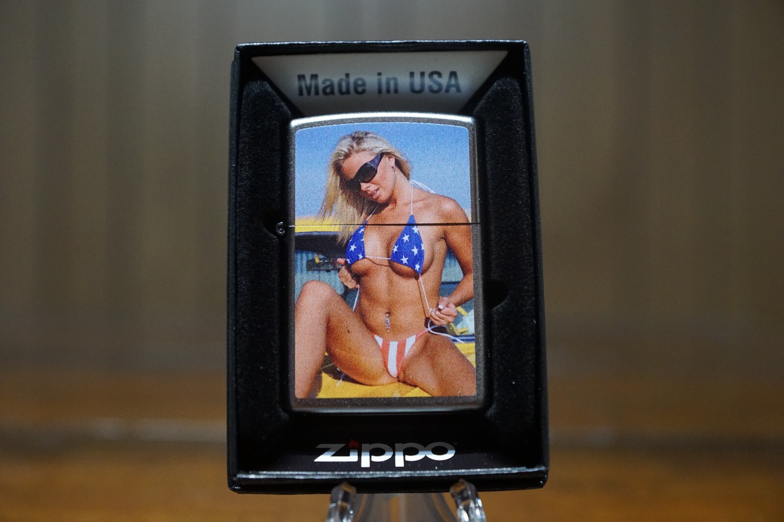 RED WHITE & BLUE BIKINI BLONDE BUSTY SEXY PINUP ZIPPO LIGHTER MINT IN BOX