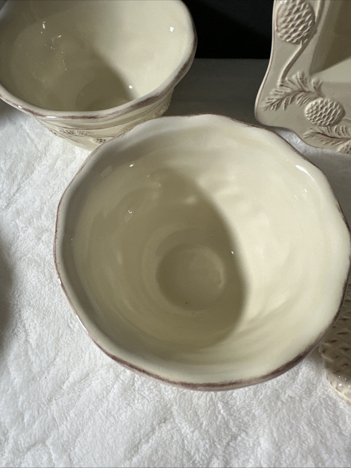 October Hill Pinecone Ceramic Serving Tray 4 Scalloped Bowls 4 Pinecone Spreader