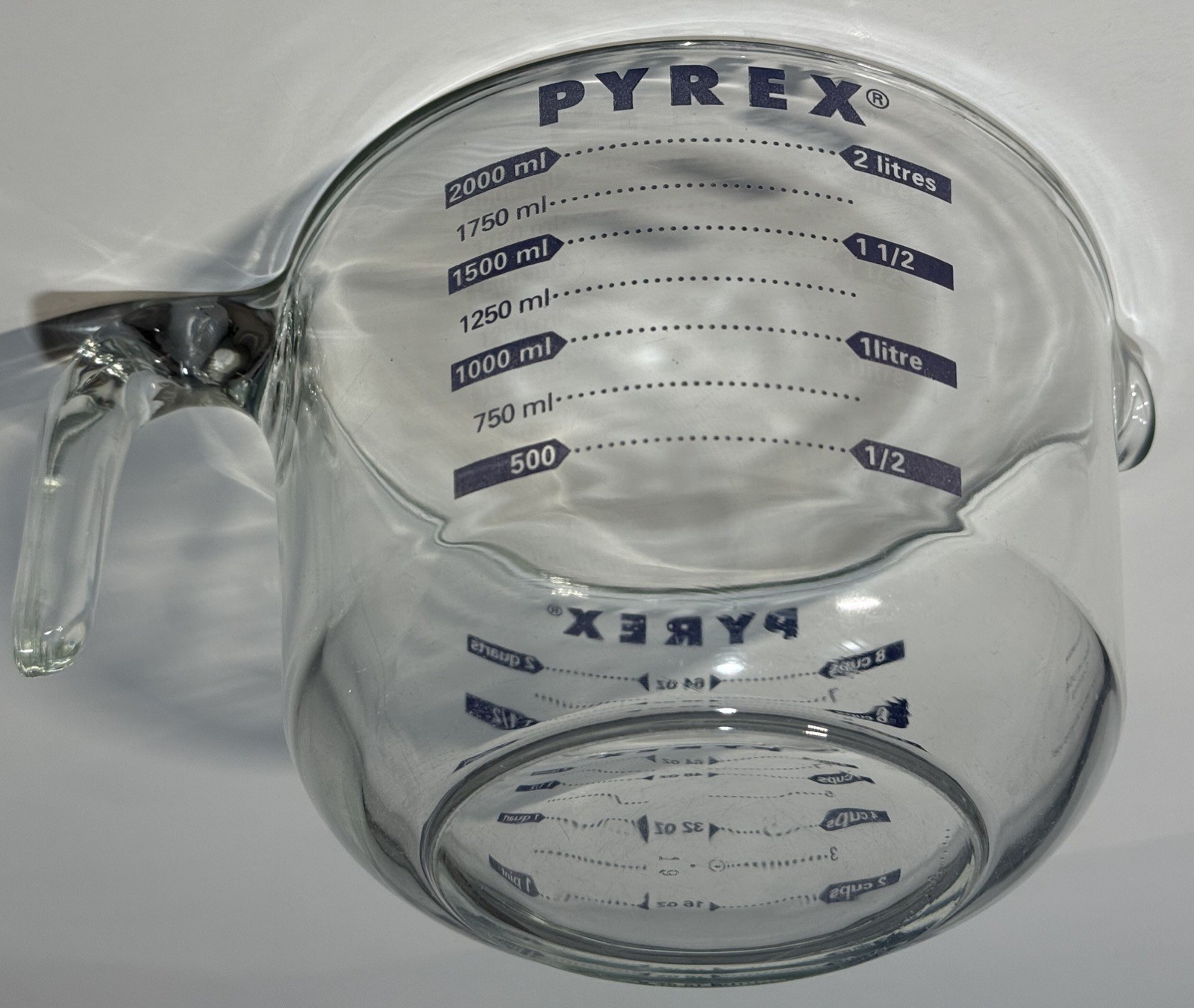 PYREX 8 Cups 64 Oz 2 Quarts Blue Lettering Measuring Cup 2000 ML 2 Litres