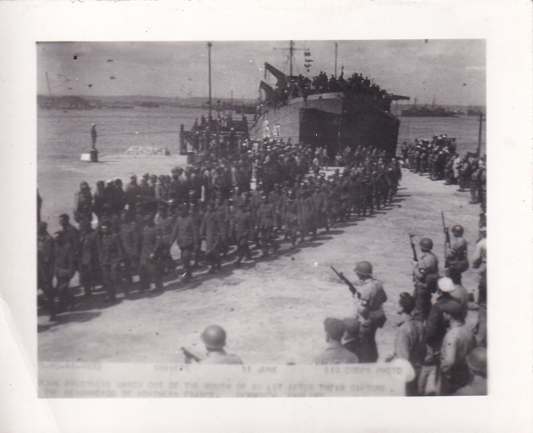 Original WWII Signal Corps Photo D-DAY INVASION GERMAN PRISONERS England 624