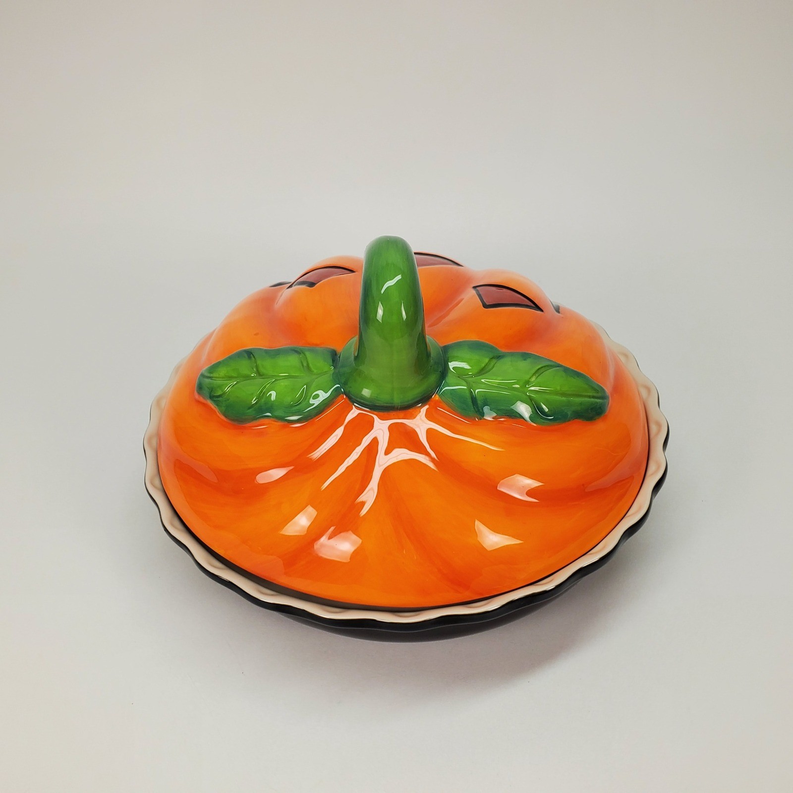 Nantucket Home Jack O Lantern Pie Keep Ceramic Pumpkin Halloween Baker with Lid