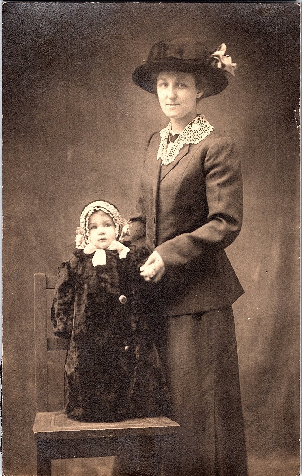RPPC Edwardian Mother & Child Portrait Photo Postcard 1900s Fashion Hat Bonnet