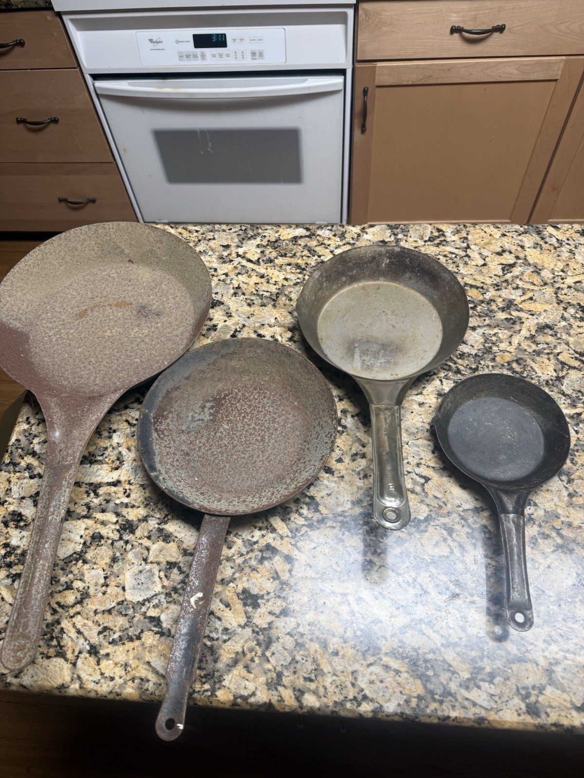 Lot Of 4 Cowboys Skillets 2 Needs To Be Cleaned Up