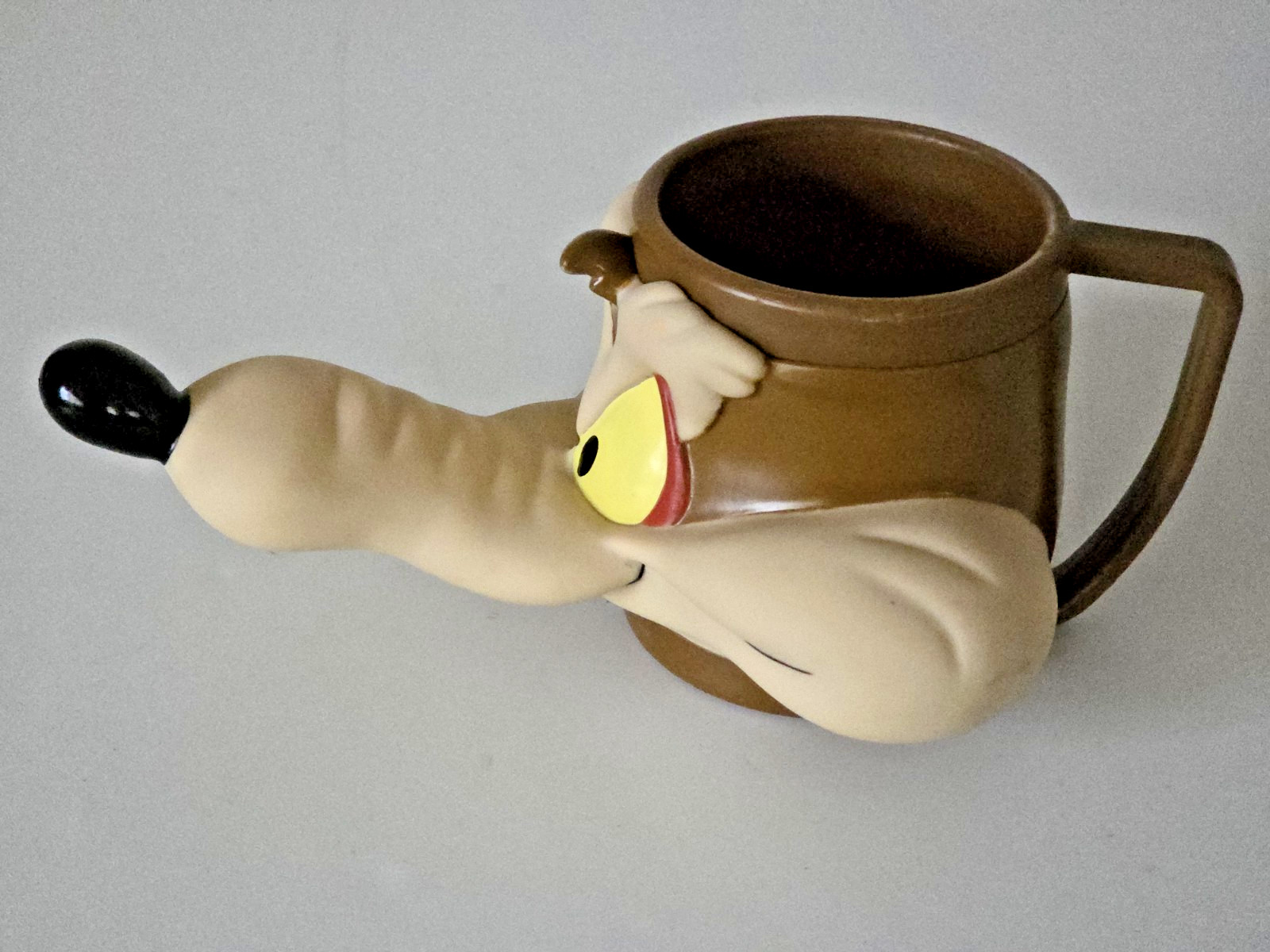 1992 Warner Bros. WILE E COYOTE Head MUG Cup Looney Tunes Plastic Rubber