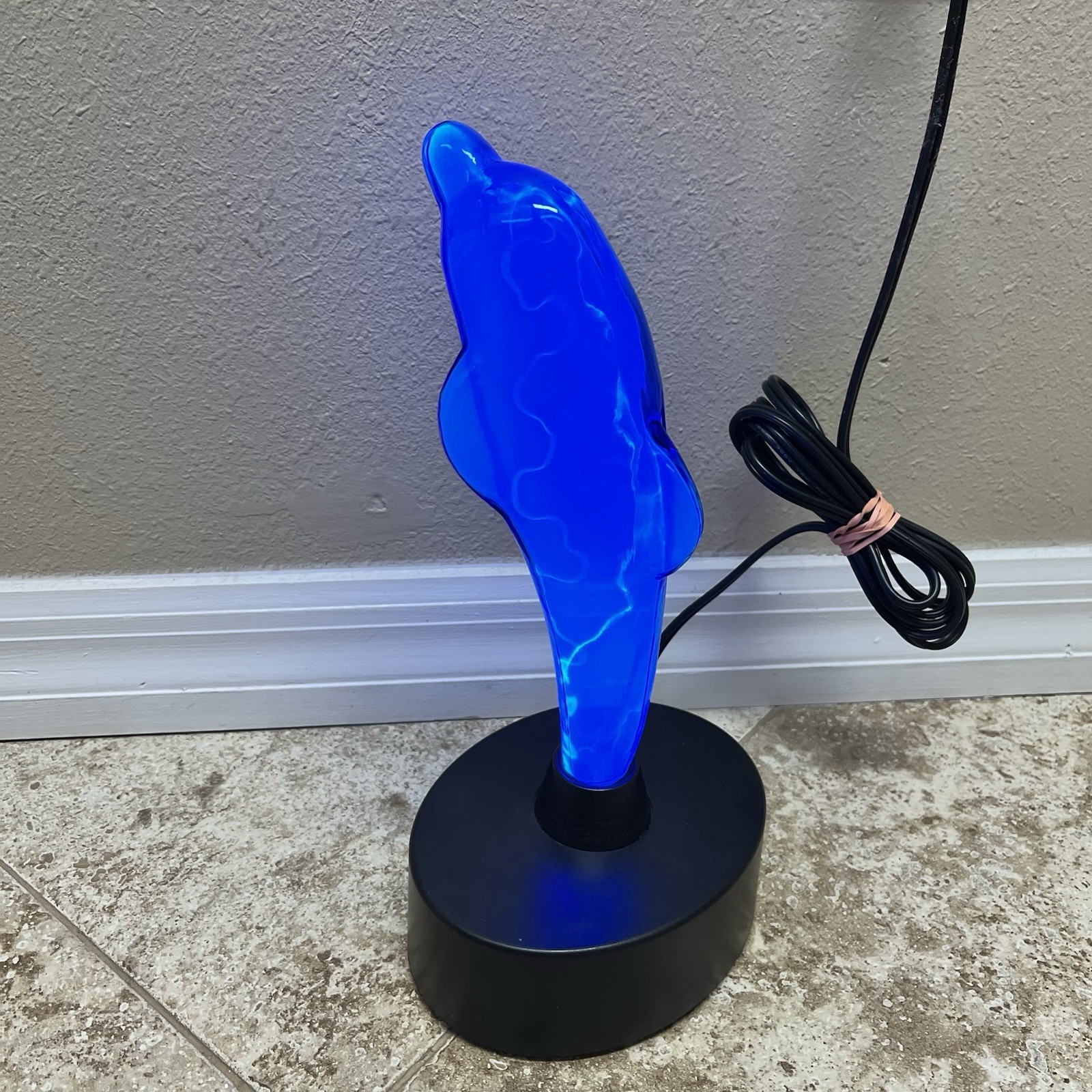 Lumisource Dolphin Mini-Electra Plasma Lightning Light Art Lamp 12″ 2006-Video
