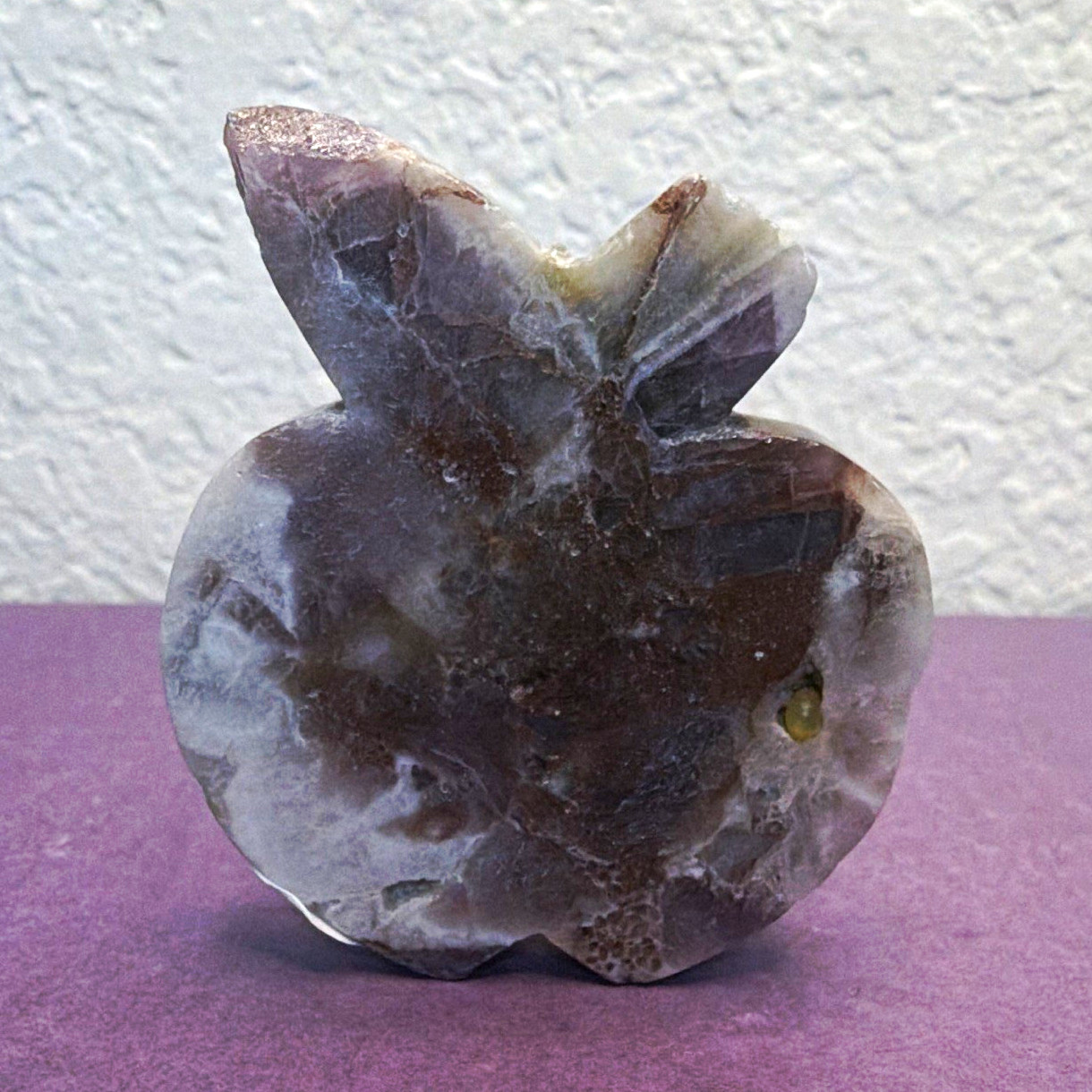 2.5in Chevron, Amethyst Carved Stone Apple Figurine, Gray/White Marbled 2.1oz