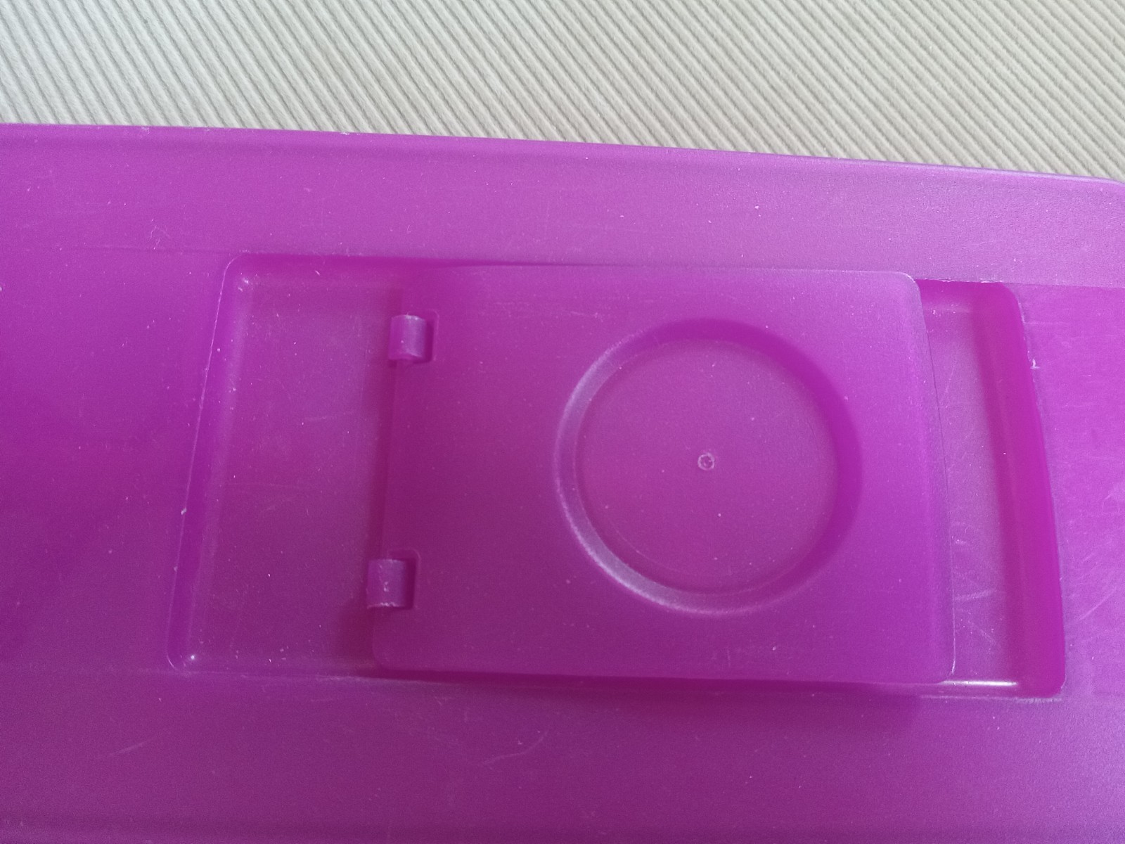 TUPPERWARE Sheer Fresh ‘N Pure Ice Cube Tray #2704 w Raspberry Lid #2705