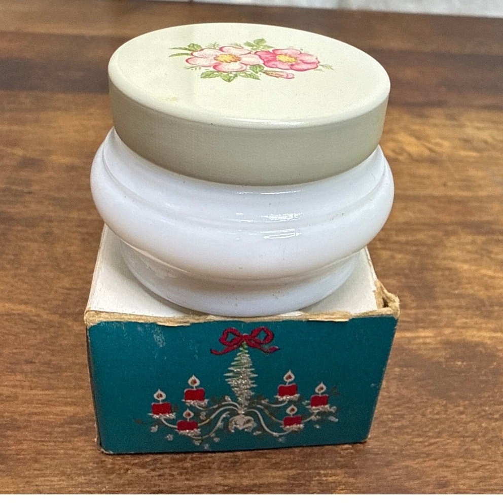 Avon White Milk Glass Cream Sachet Vanity Jar Décor Flower Lid Empty Container