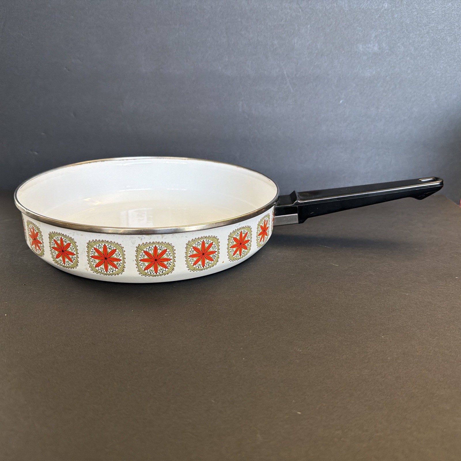 VTG Enamel 70’s Frying Pan, Orange Floral