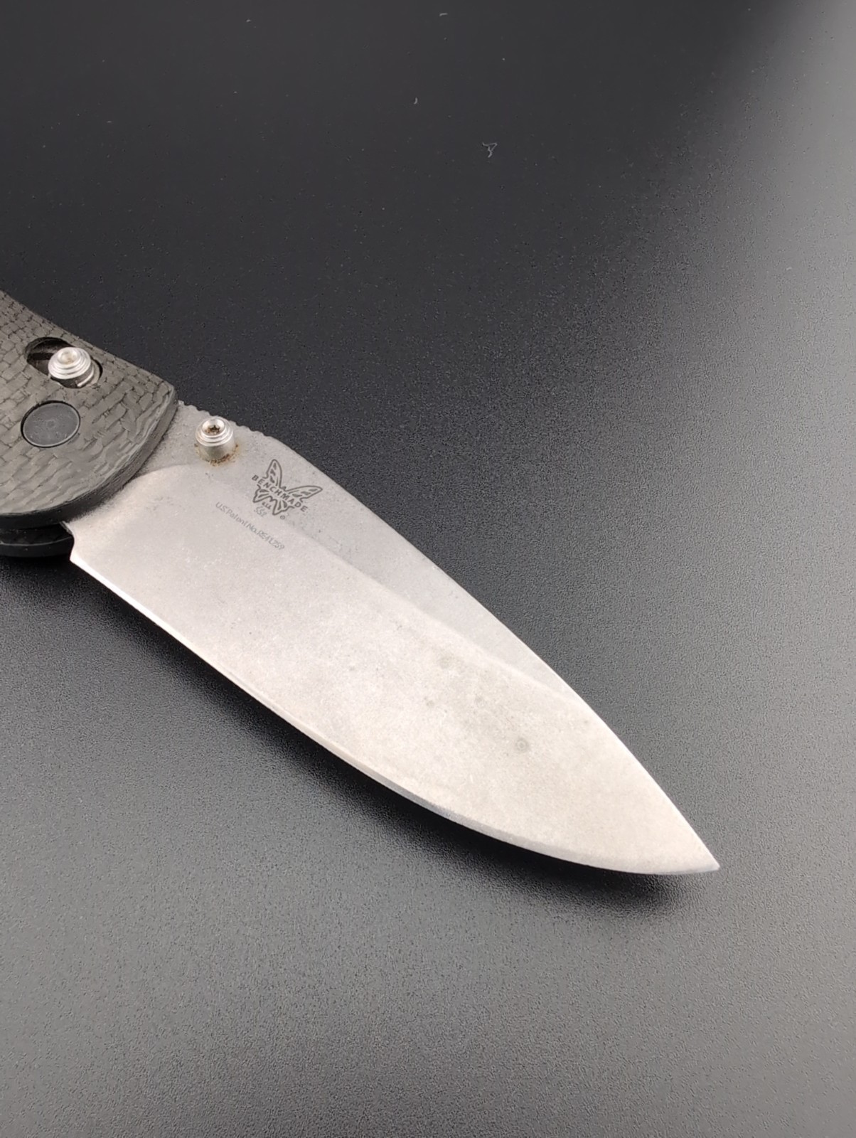Benchmade 552 – Griptilian Doug Ritter M390 Washed Blade Carbon Fiber – BS-77