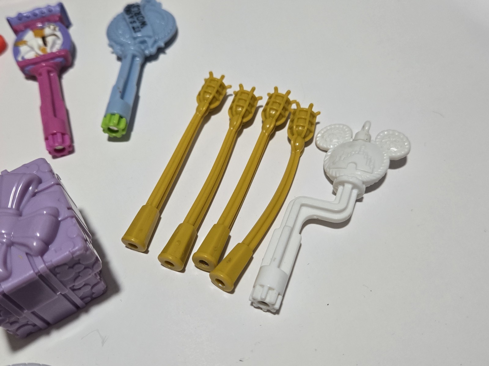 DISNEY SHOWTIME CELEBRATION, CINDERELLA, ITS A SMALL WORLD PLAYSETS + EXTRAS