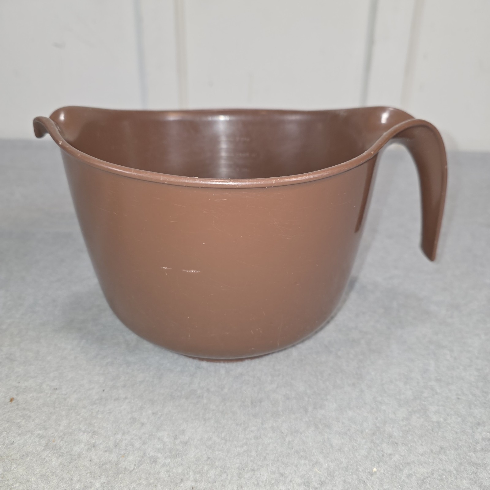 Vtg Rubbermaid 3 Qt 12 Cup Batter Bowl Grip N Mix Measuring Brown 2663 1