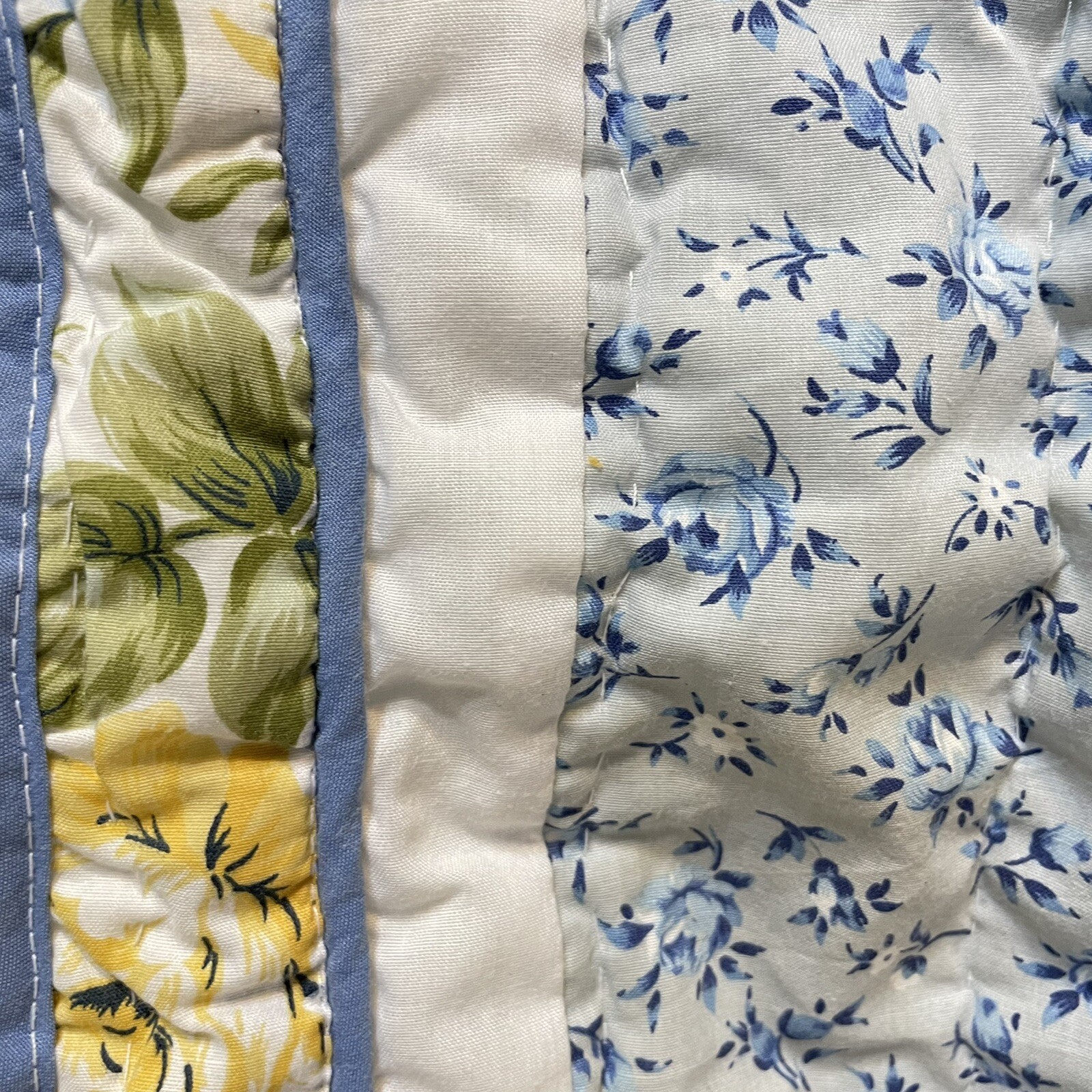 Vintage Quilted Scalloped Edge Std Pillow Sham Yellow Blue White 21 x 26 inch