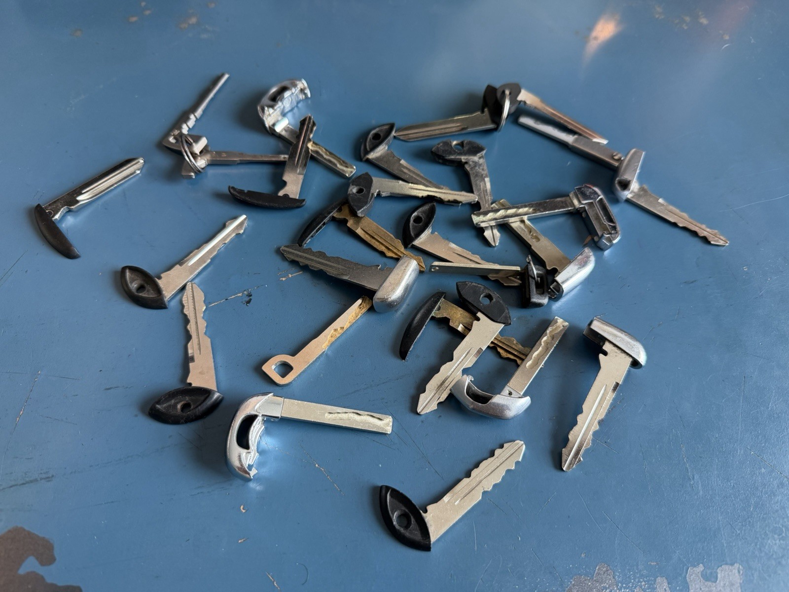 Random Multiple Car Key Lot Misc Brands Mixed Lot of Keys Some Vintage Used