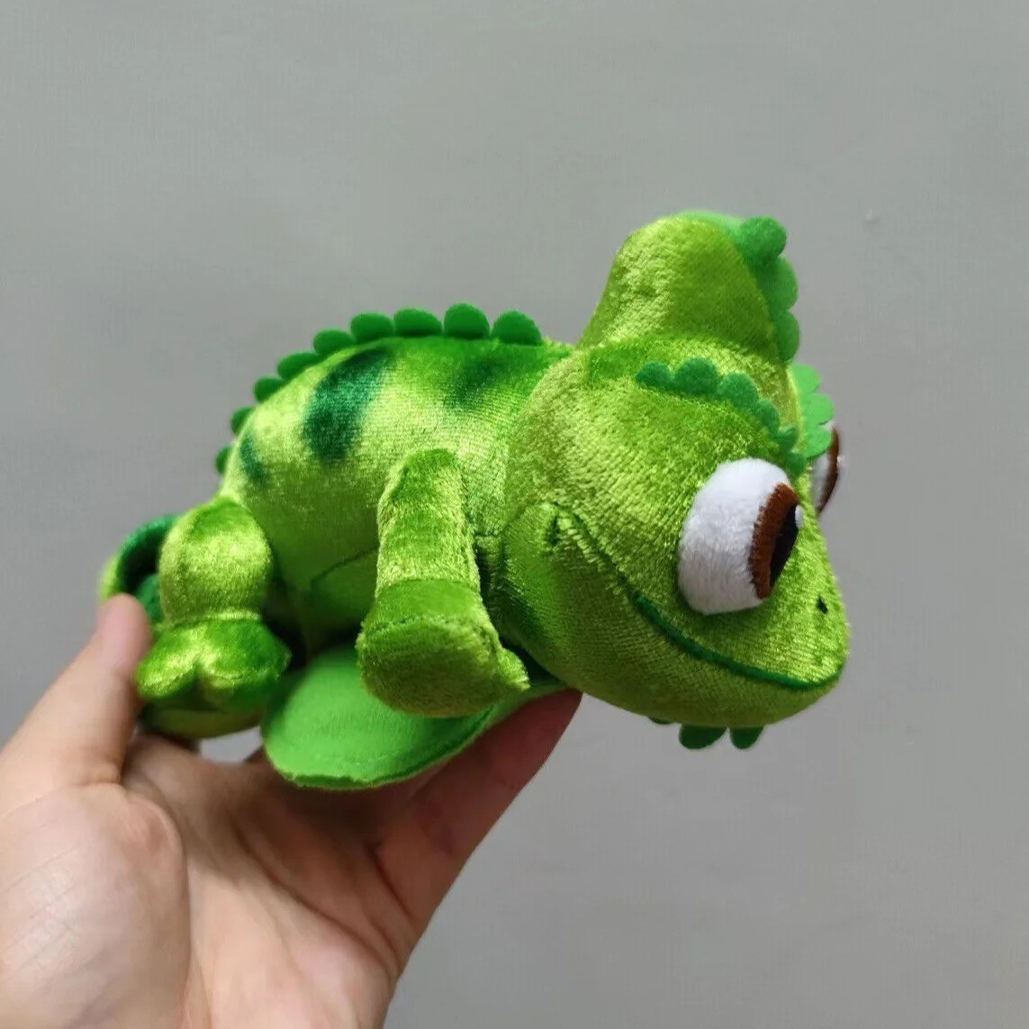 New Parks PASCAL SHOULDER PLUSH DOLL Rapunzel Tangled Magnet Magnetic HOT