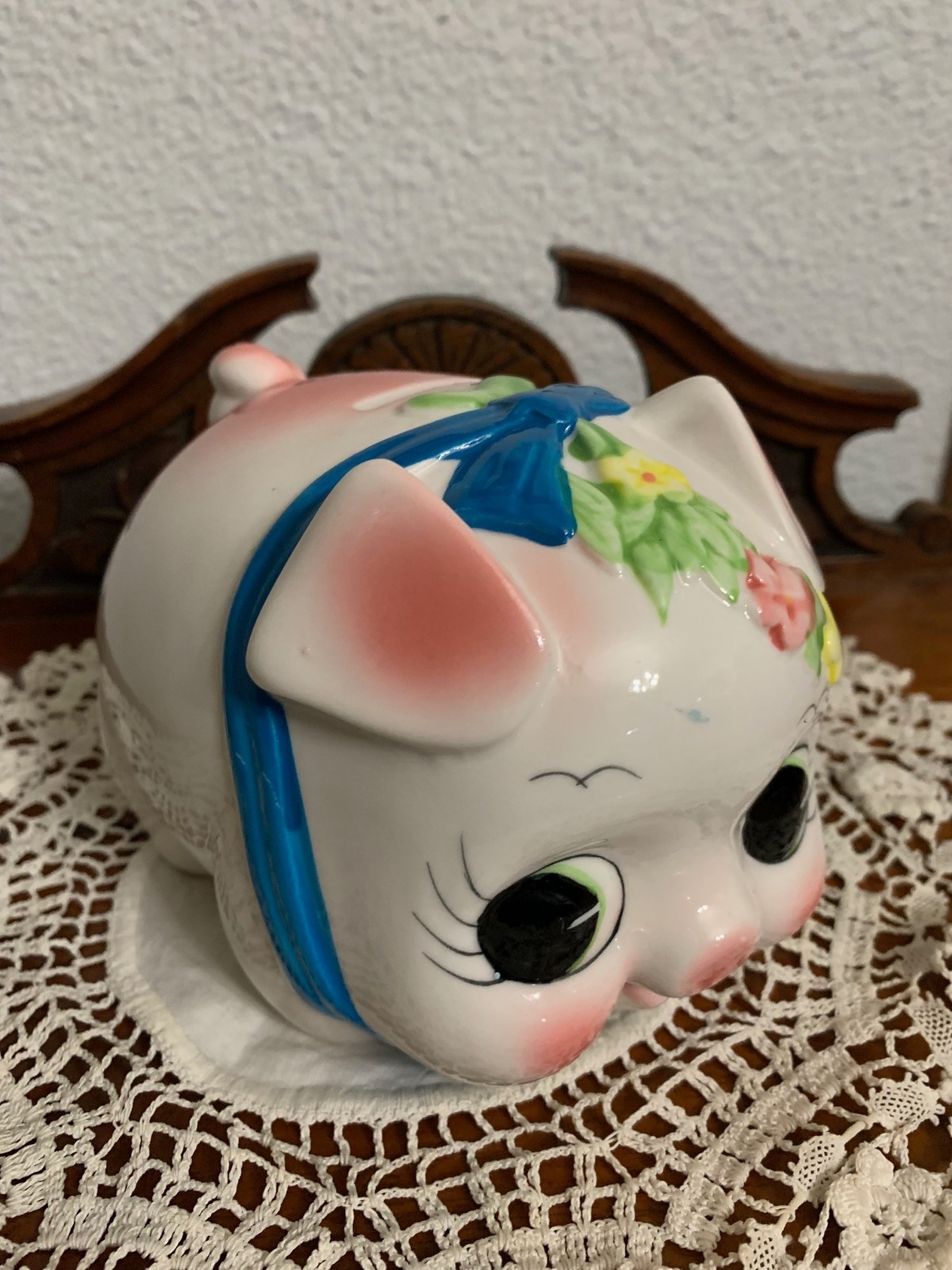 Vintage Big Eye Piggy Bank 70s Blue Bow & Flower Wreath Ceramic Kitsch Lashes